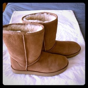 UGG Classic Short Boot